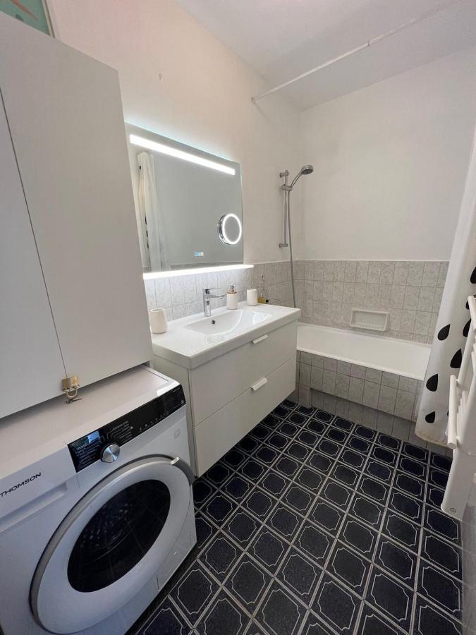 Seafront - Beautiful Flat With Aircon And Comfortable Loggia Vallauris Esterno foto
