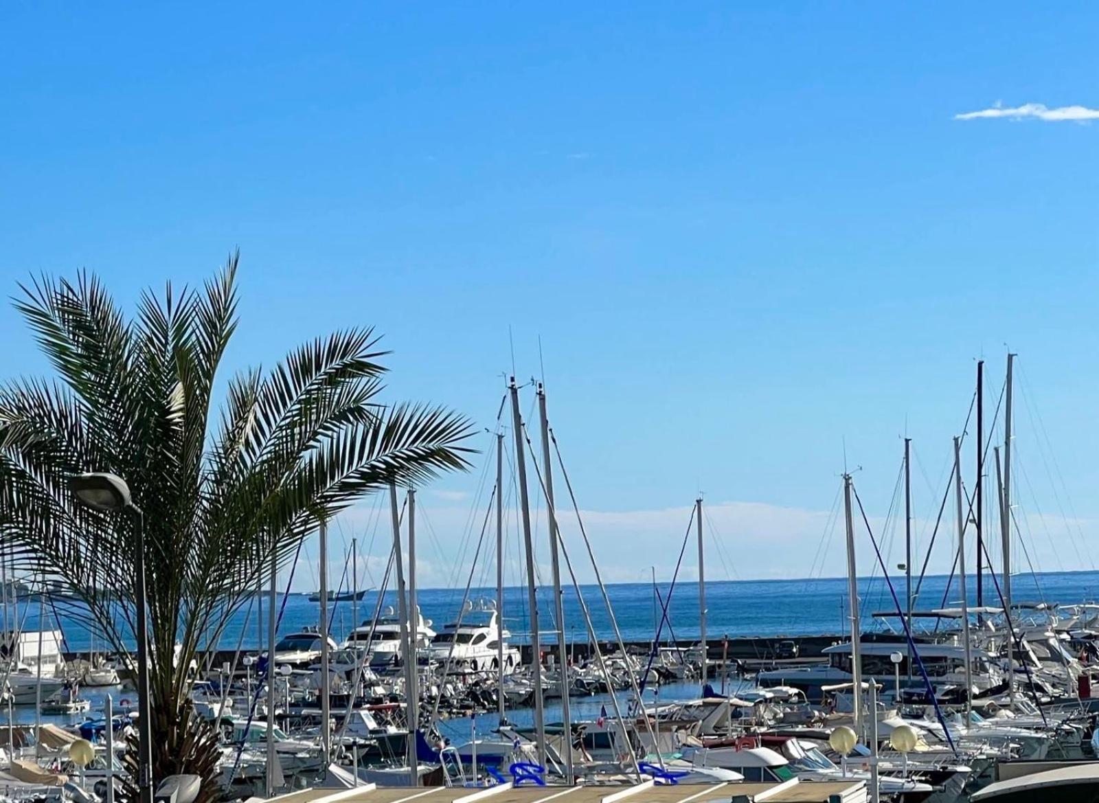 Seafront - Beautiful Flat With Aircon And Comfortable Loggia Vallauris Esterno foto